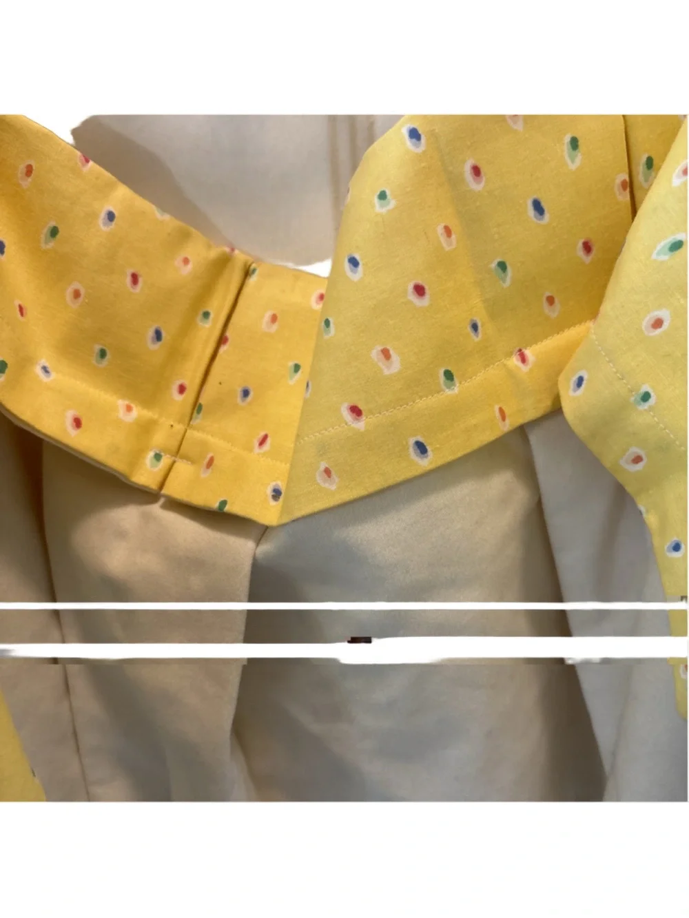 Yellow Polkadotted Small Curtain With Plates